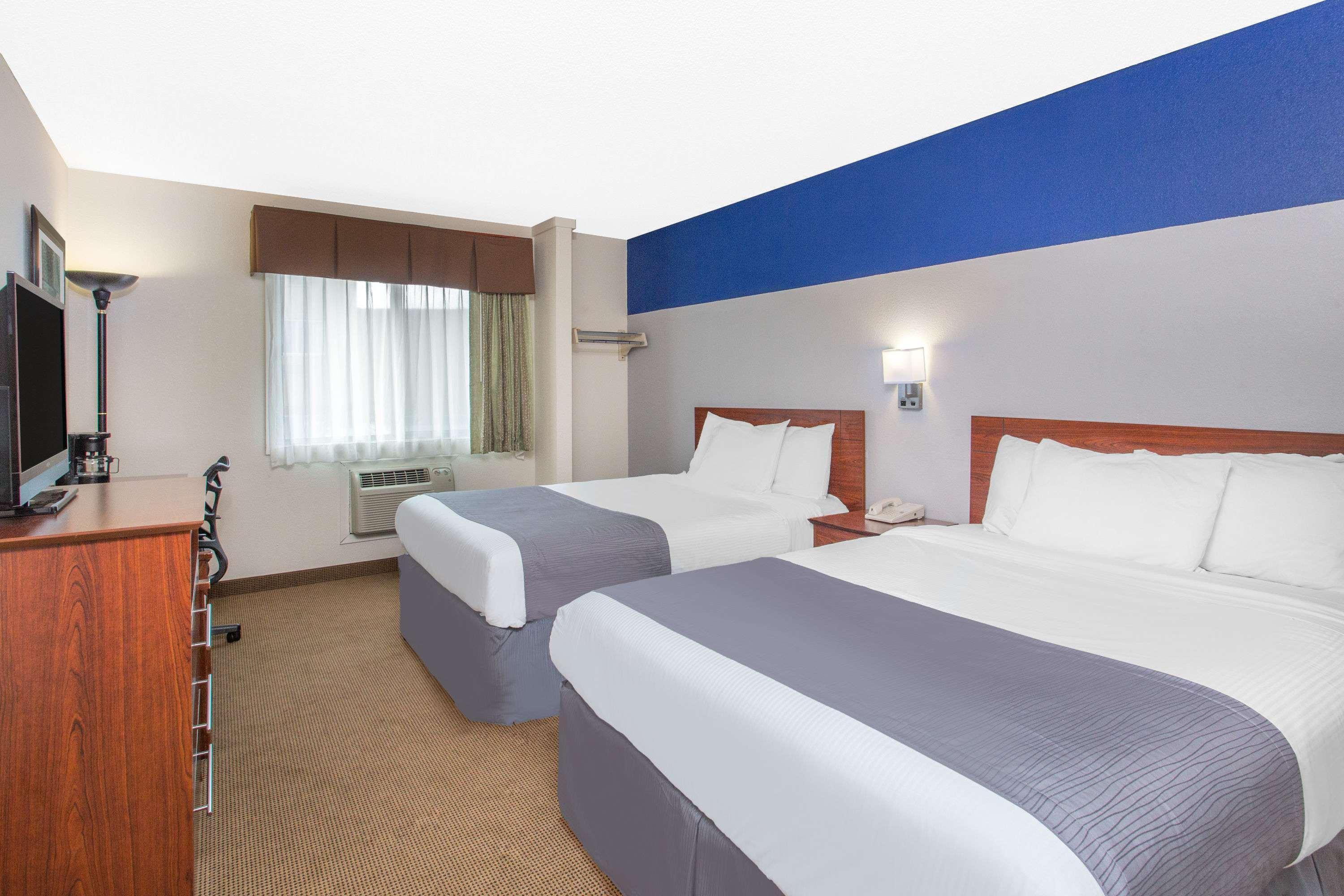 Baymont By Wyndham Dubuque Hotel Kültér fotó