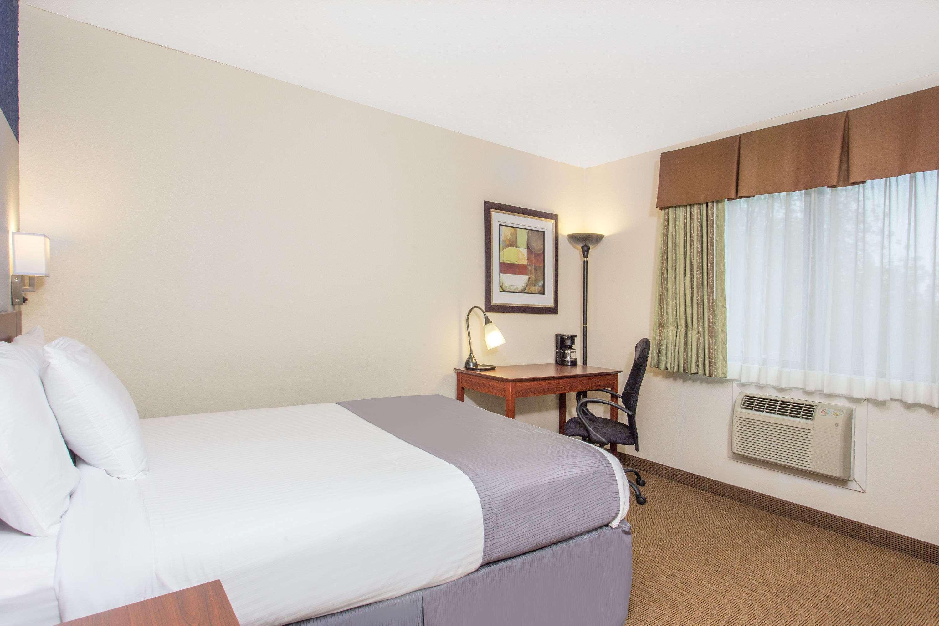 Baymont By Wyndham Dubuque Hotel Kültér fotó