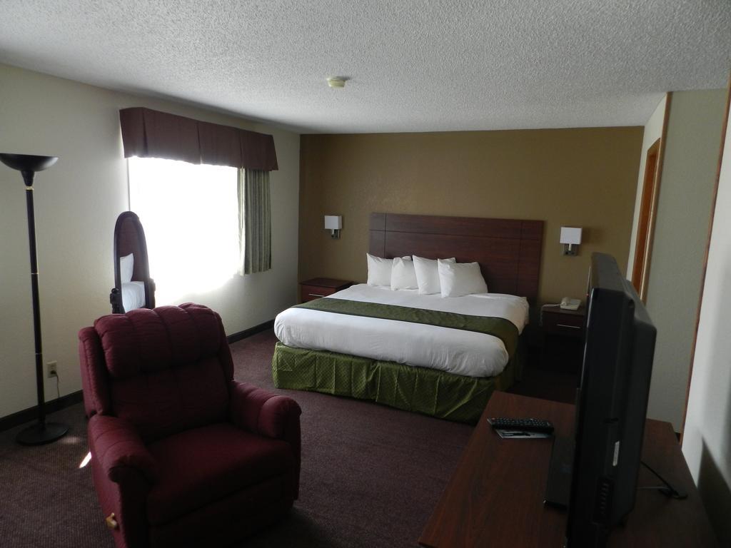 Baymont By Wyndham Dubuque Hotel Kültér fotó
